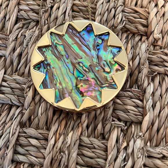 House of Harlow 1960 Mother of Pearl Necklace - Picture 3 of 5